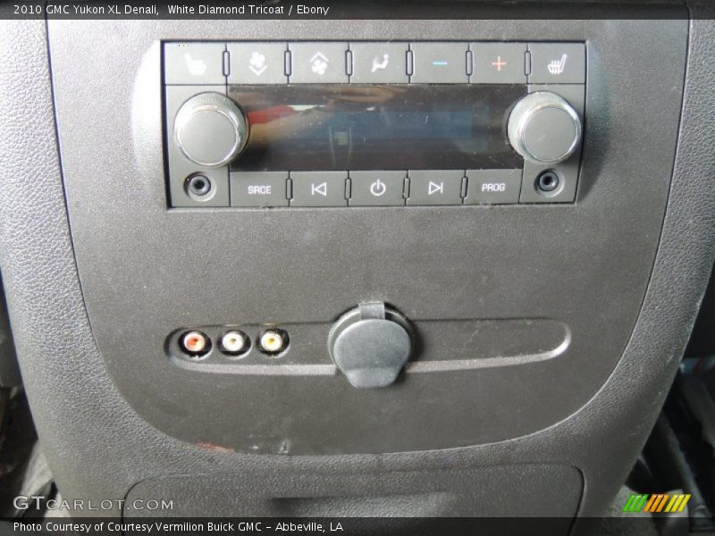 White Diamond Tricoat / Ebony 2010 GMC Yukon XL Denali