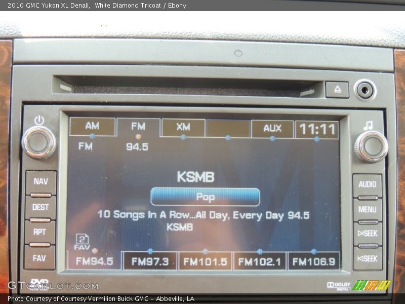 White Diamond Tricoat / Ebony 2010 GMC Yukon XL Denali