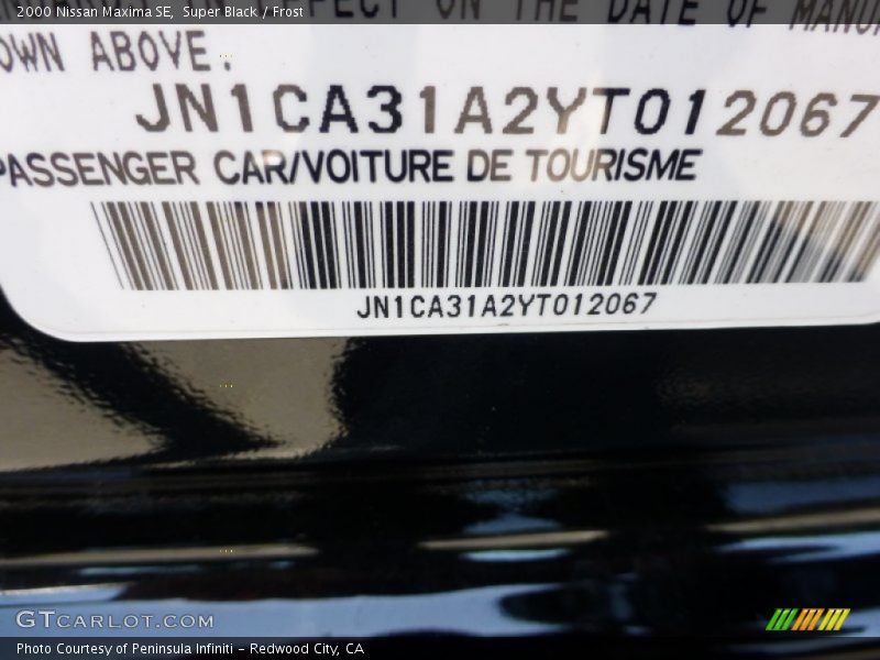 Super Black / Frost 2000 Nissan Maxima SE