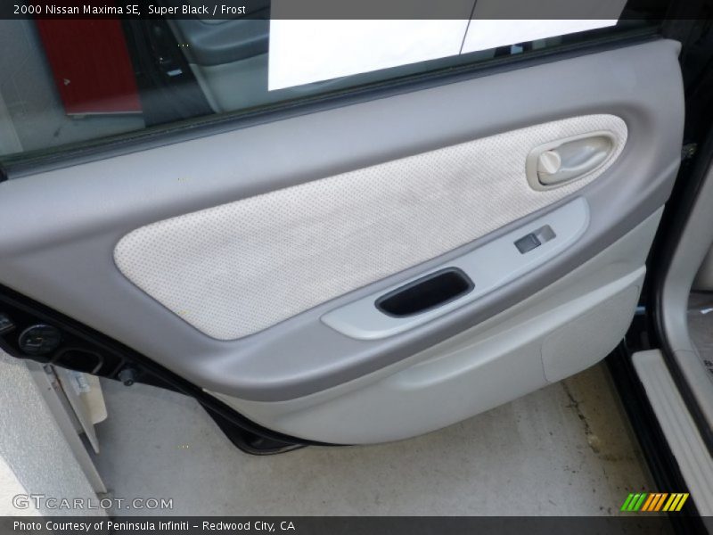 Super Black / Frost 2000 Nissan Maxima SE