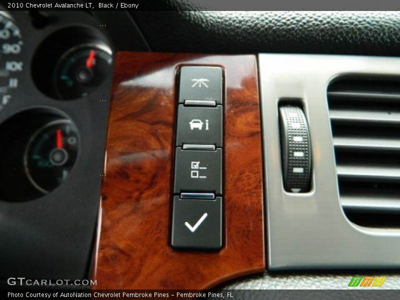 Black / Ebony 2010 Chevrolet Avalanche LT