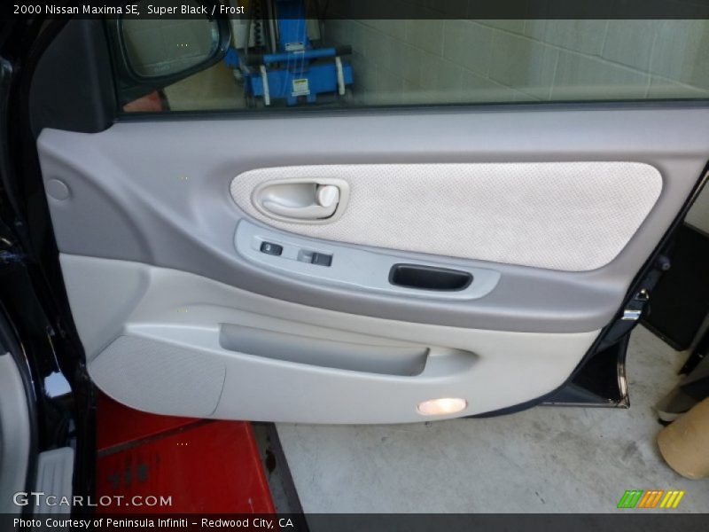 Super Black / Frost 2000 Nissan Maxima SE