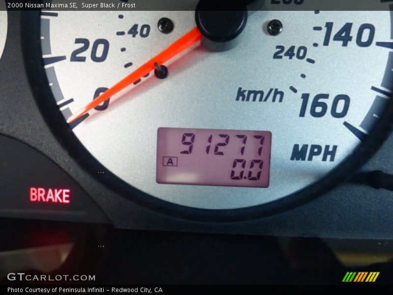 Super Black / Frost 2000 Nissan Maxima SE