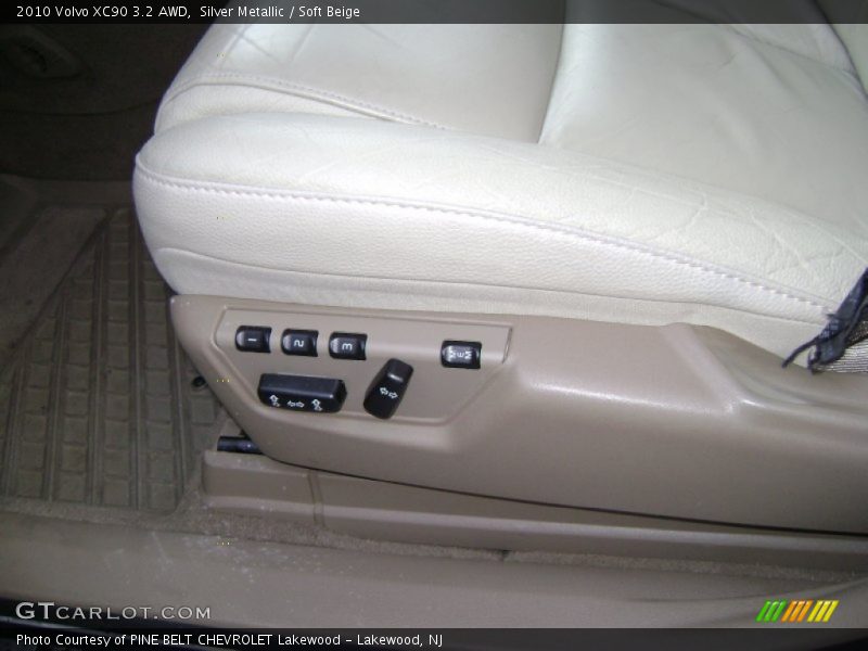 Silver Metallic / Soft Beige 2010 Volvo XC90 3.2 AWD