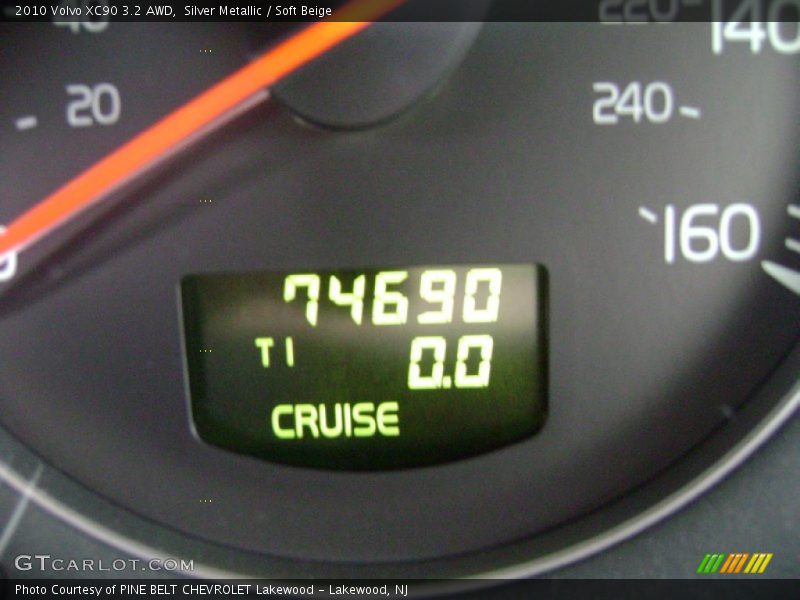 Silver Metallic / Soft Beige 2010 Volvo XC90 3.2 AWD