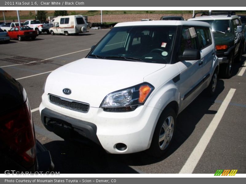 Clear White / Black Cloth 2011 Kia Soul 1.6