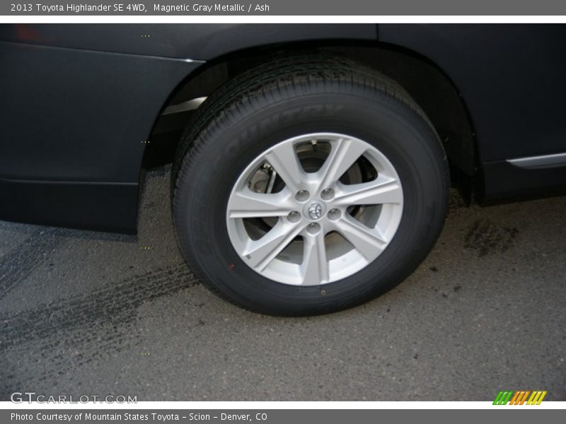 Magnetic Gray Metallic / Ash 2013 Toyota Highlander SE 4WD