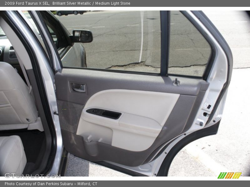 Brilliant Silver Metallic / Medium Light Stone 2009 Ford Taurus X SEL