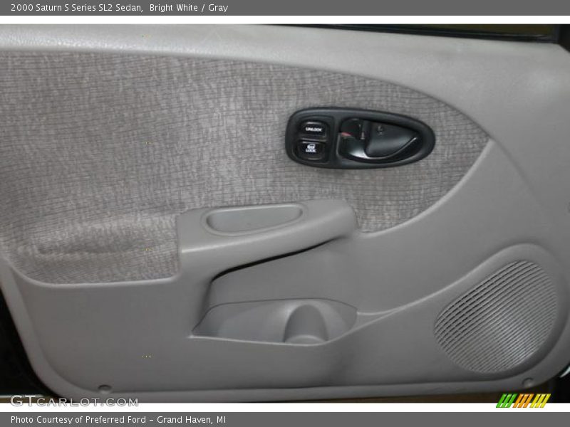 Bright White / Gray 2000 Saturn S Series SL2 Sedan