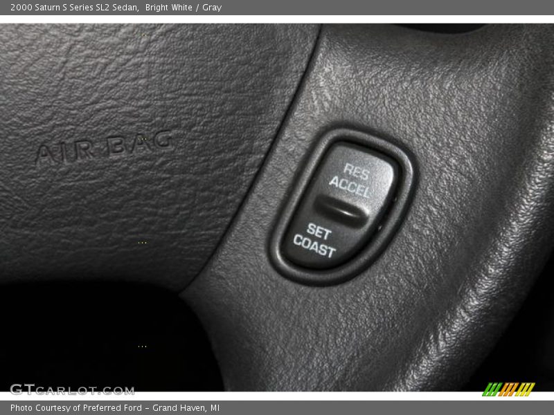 Bright White / Gray 2000 Saturn S Series SL2 Sedan