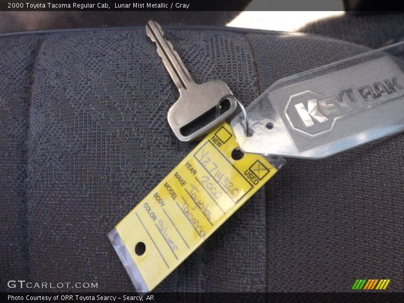 Lunar Mist Metallic / Gray 2000 Toyota Tacoma Regular Cab