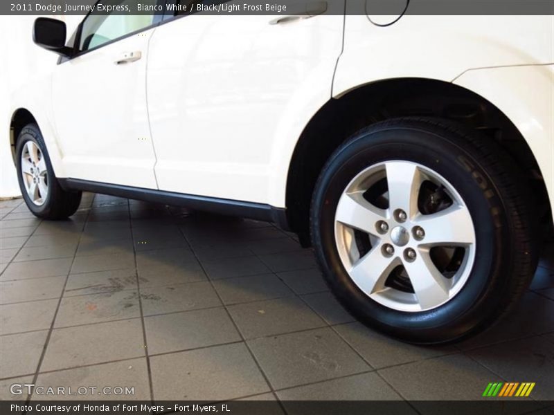 Bianco White / Black/Light Frost Beige 2011 Dodge Journey Express