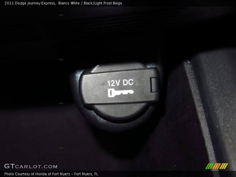 Bianco White / Black/Light Frost Beige 2011 Dodge Journey Express