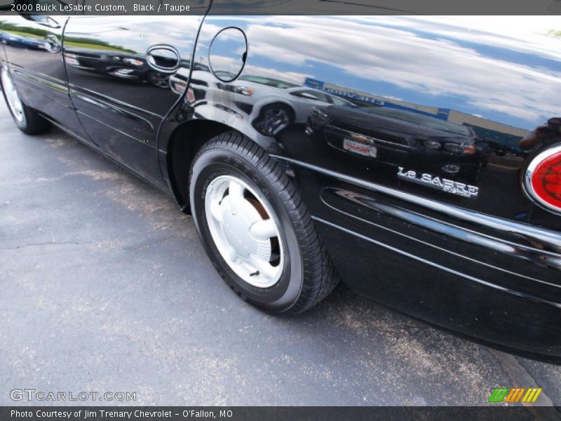 Black / Taupe 2000 Buick LeSabre Custom