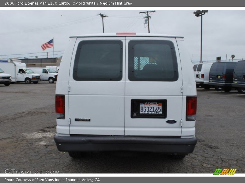 Oxford White / Medium Flint Grey 2006 Ford E Series Van E150 Cargo