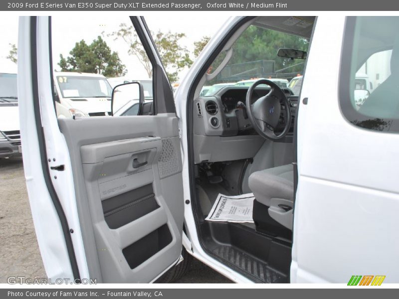 Oxford White / Medium Flint 2009 Ford E Series Van E350 Super Duty XLT Extended Passenger
