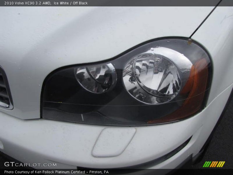 Ice White / Off Black 2010 Volvo XC90 3.2 AWD
