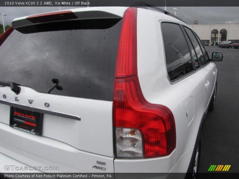 Ice White / Off Black 2010 Volvo XC90 3.2 AWD