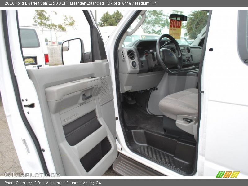 Oxford White / Medium Flint 2010 Ford E Series Van E350 XLT Passenger Extended