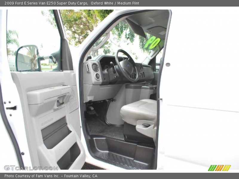 Oxford White / Medium Flint 2009 Ford E Series Van E250 Super Duty Cargo