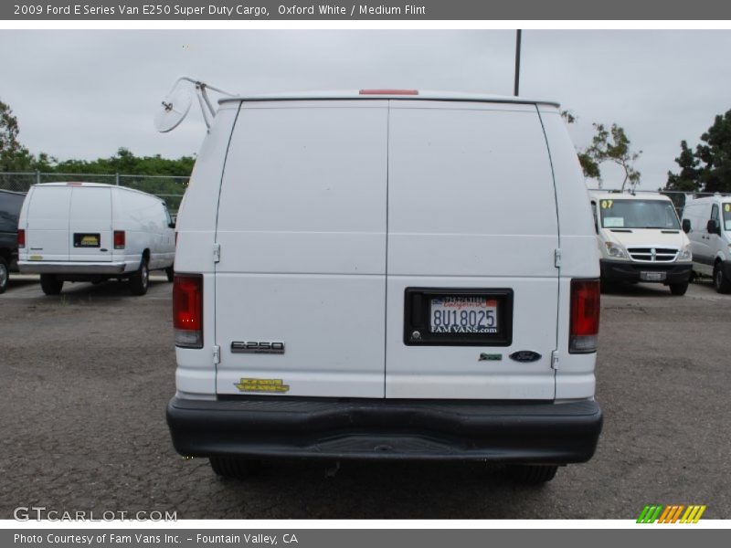 Oxford White / Medium Flint 2009 Ford E Series Van E250 Super Duty Cargo