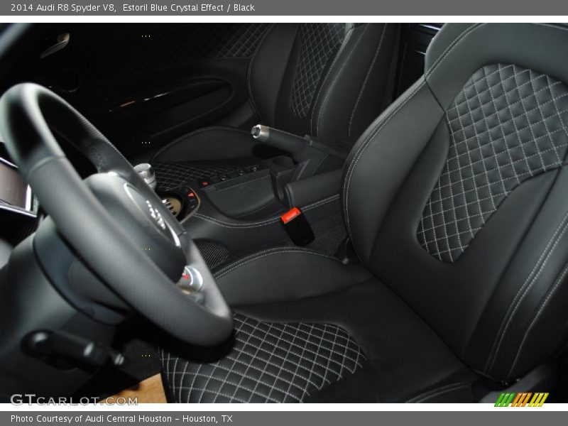 Front Seat of 2014 R8 Spyder V8