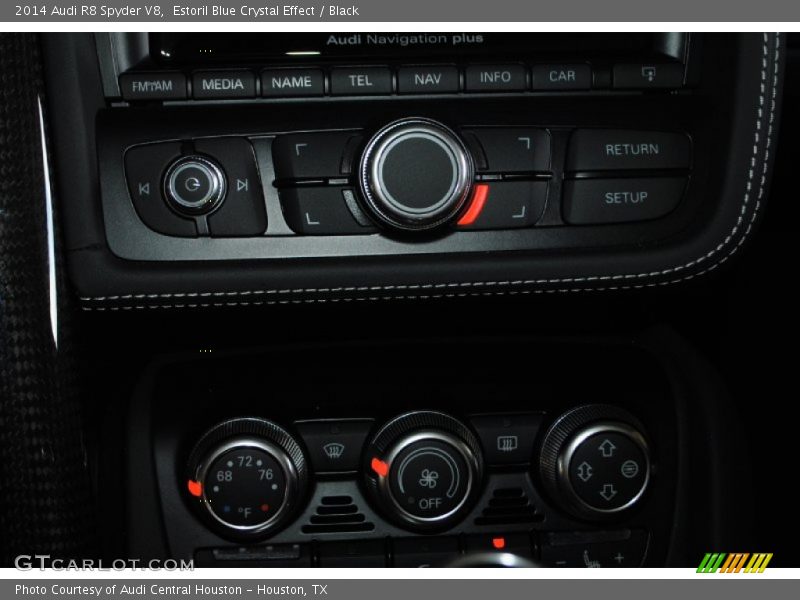 Controls of 2014 R8 Spyder V8