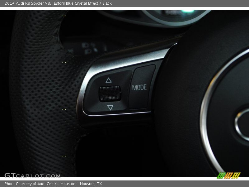 Controls of 2014 R8 Spyder V8