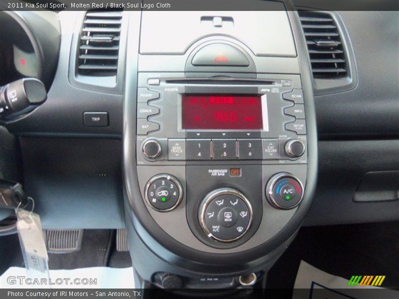Molten Red / Black Soul Logo Cloth 2011 Kia Soul Sport