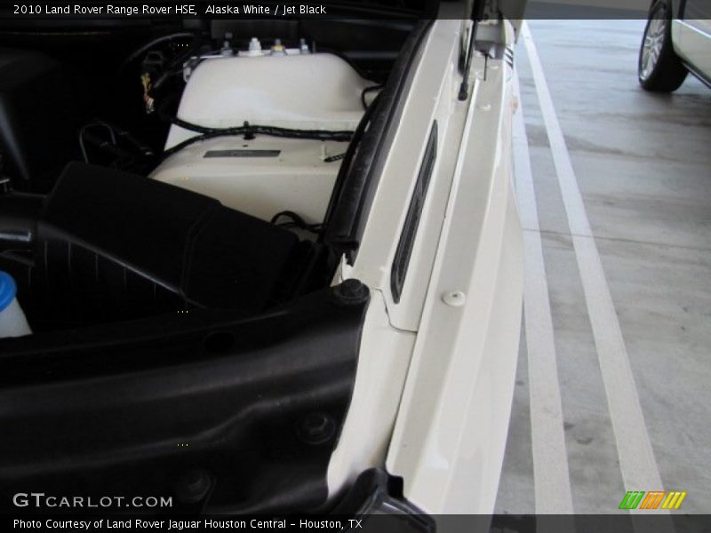 Alaska White / Jet Black 2010 Land Rover Range Rover HSE