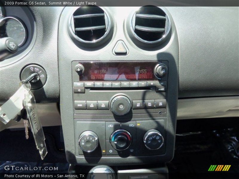 Summit White / Light Taupe 2009 Pontiac G6 Sedan