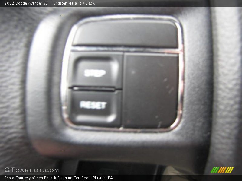 Tungsten Metallic / Black 2012 Dodge Avenger SE