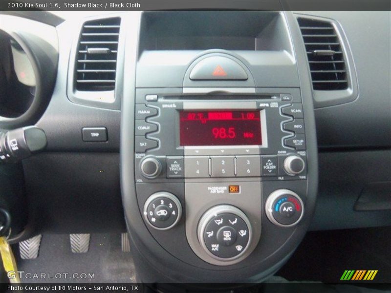 Shadow Black / Black Cloth 2010 Kia Soul 1.6