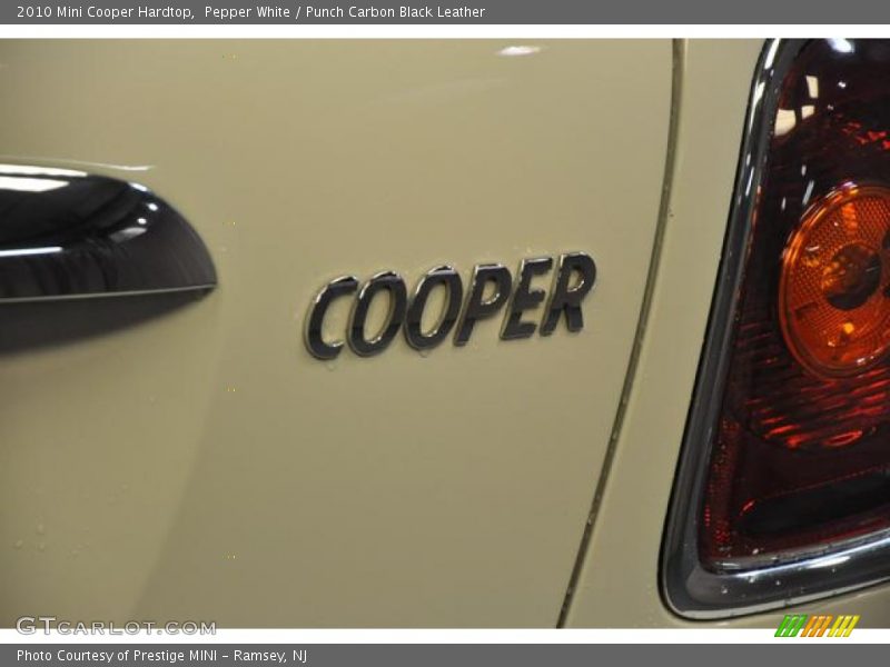 Pepper White / Punch Carbon Black Leather 2010 Mini Cooper Hardtop