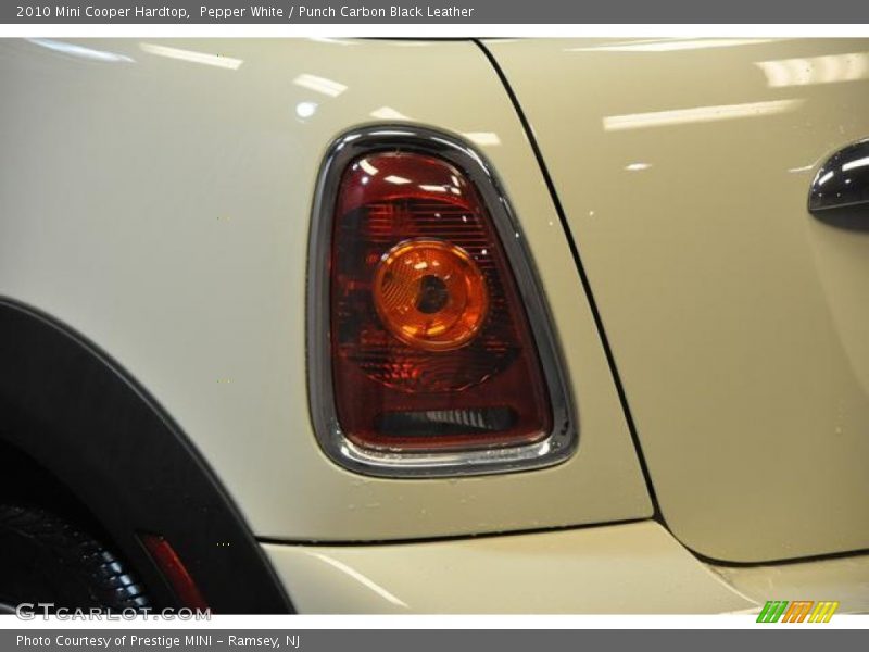 Pepper White / Punch Carbon Black Leather 2010 Mini Cooper Hardtop