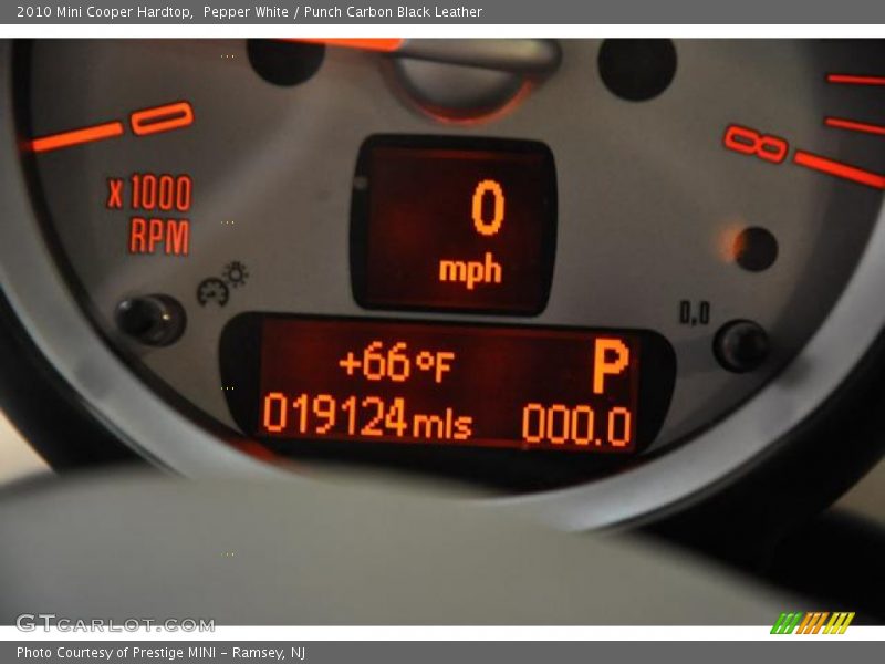 Pepper White / Punch Carbon Black Leather 2010 Mini Cooper Hardtop