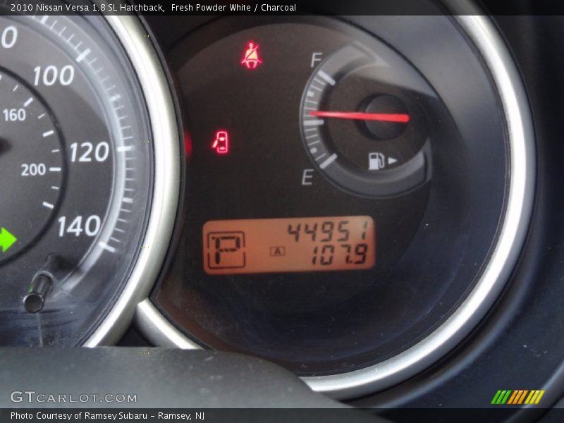 Fresh Powder White / Charcoal 2010 Nissan Versa 1.8 SL Hatchback