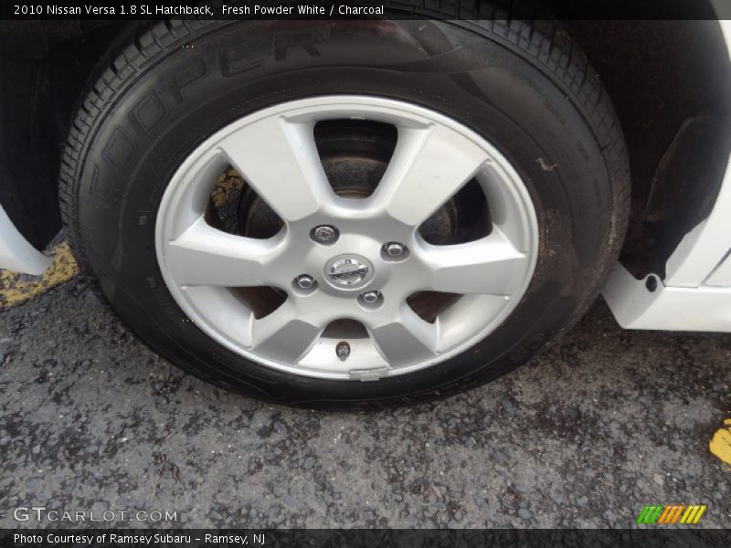 Fresh Powder White / Charcoal 2010 Nissan Versa 1.8 SL Hatchback