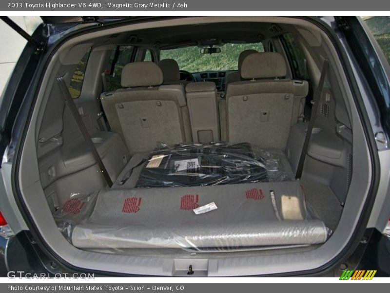 Magnetic Gray Metallic / Ash 2013 Toyota Highlander V6 4WD