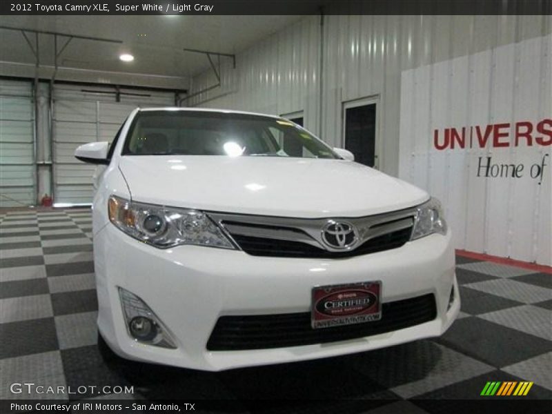 Super White / Light Gray 2012 Toyota Camry XLE