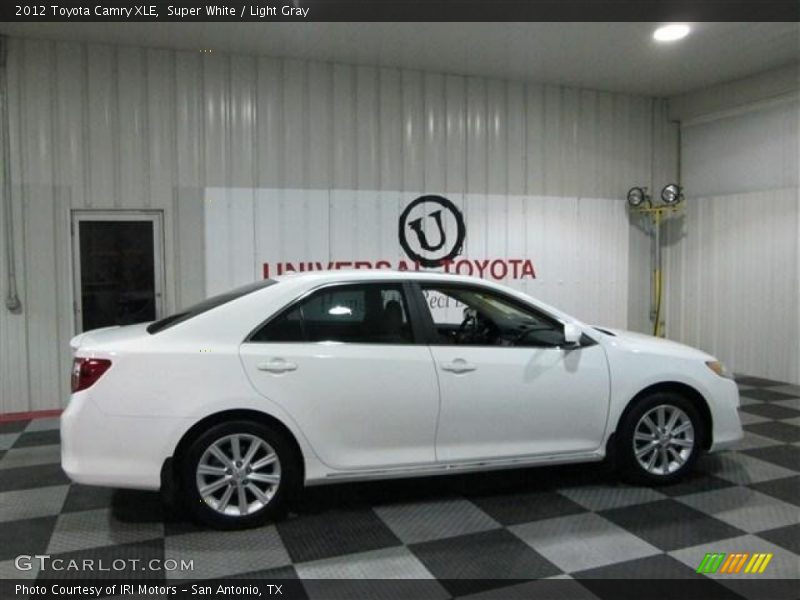 Super White / Light Gray 2012 Toyota Camry XLE