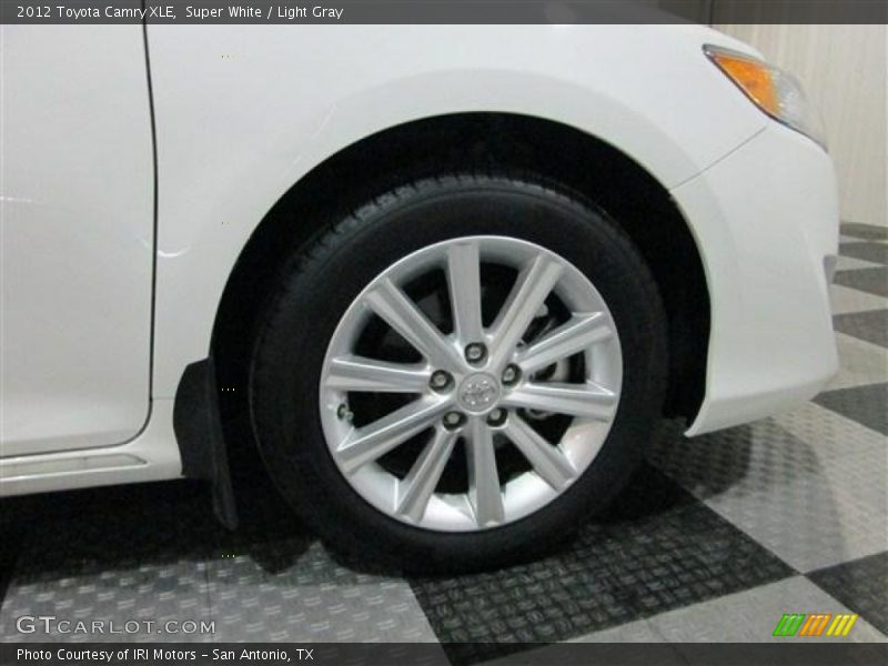 Super White / Light Gray 2012 Toyota Camry XLE