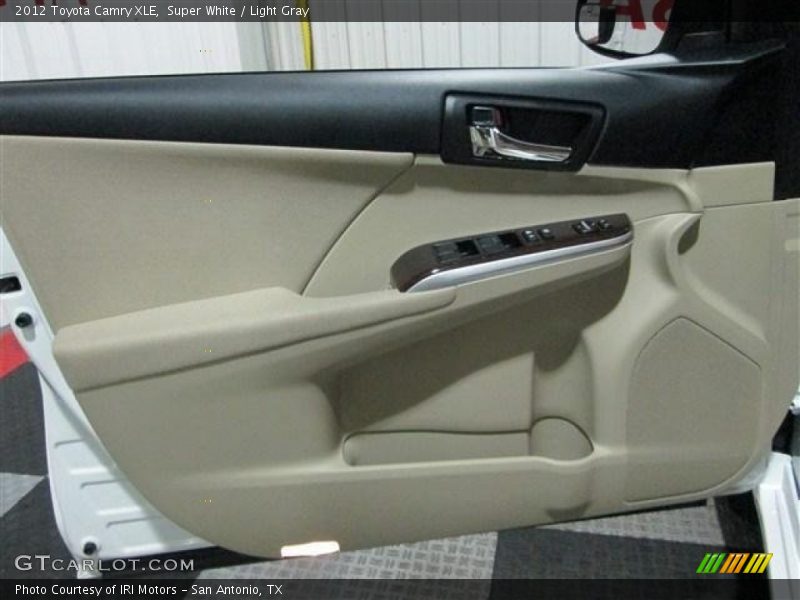Super White / Light Gray 2012 Toyota Camry XLE