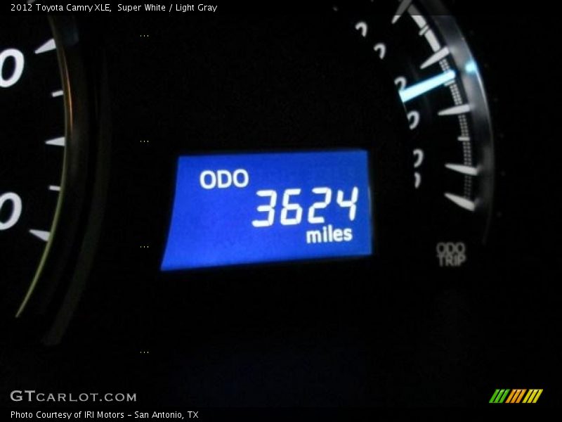 Super White / Light Gray 2012 Toyota Camry XLE