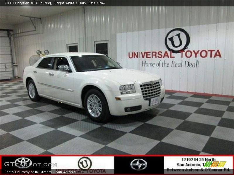 Bright White / Dark Slate Gray 2010 Chrysler 300 Touring