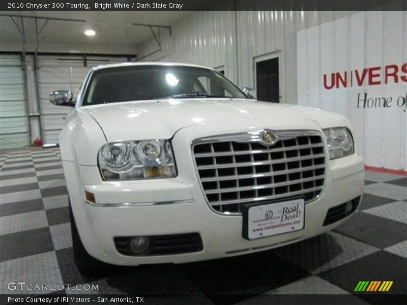 Bright White / Dark Slate Gray 2010 Chrysler 300 Touring