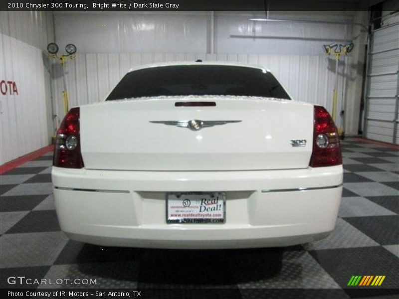 Bright White / Dark Slate Gray 2010 Chrysler 300 Touring