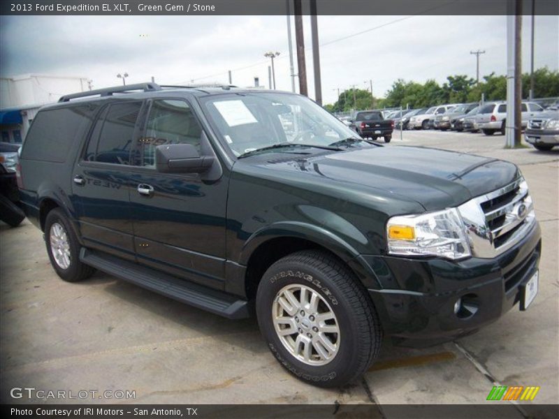 Front 3/4 View of 2013 Expedition EL XLT