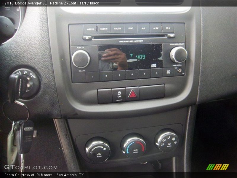 Redline 2-Coat Pearl / Black 2013 Dodge Avenger SE