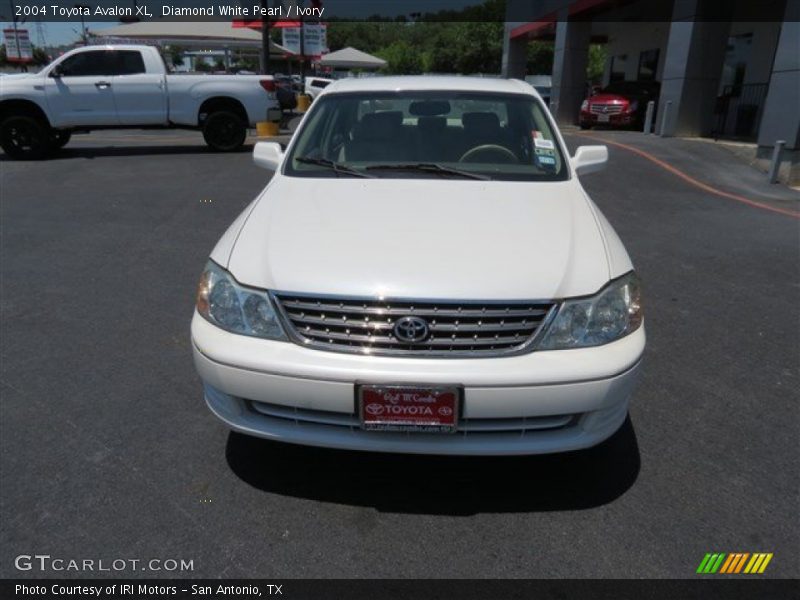 Diamond White Pearl / Ivory 2004 Toyota Avalon XL